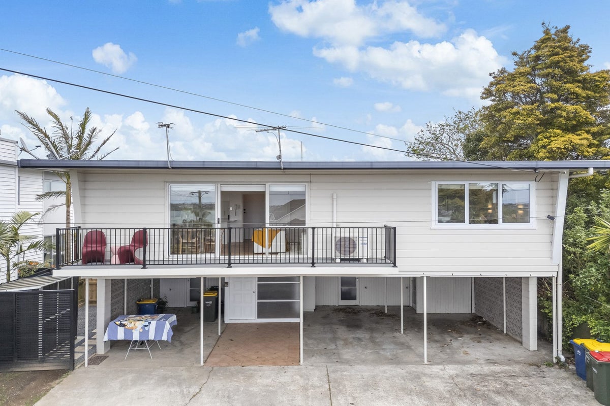 2/104 Sylvan Avenue, Northcote, Auckland - Carousel 23