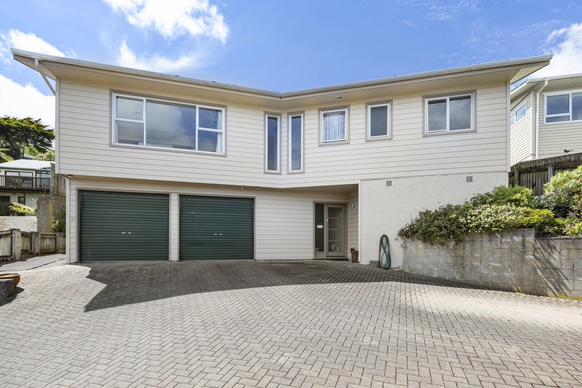 13 Hibiscus Grove, Maungaraki, Lower Hutt - Carousel 1