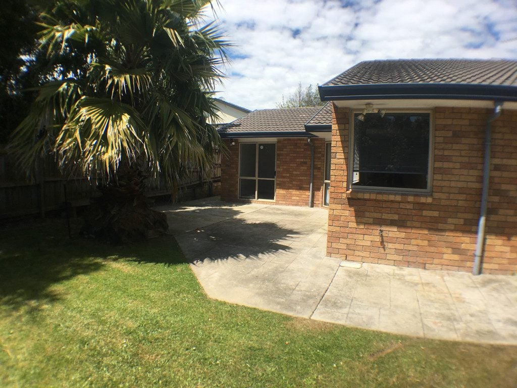 92 Fernhill Way, Oteha, Auckland - Carousel 2