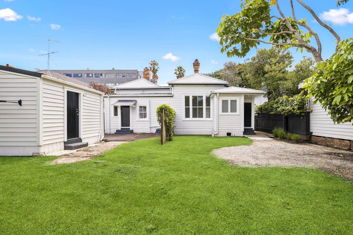 6 Akiraho Street, Mount Eden, Auckland - Carousel 2