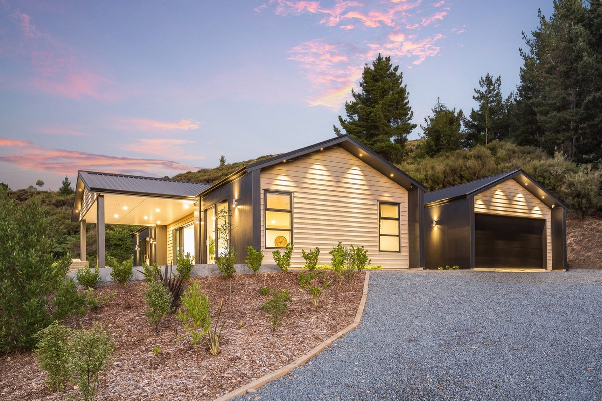 20B Stroma Way, Timberlea, Upper Hutt - Carousel 1