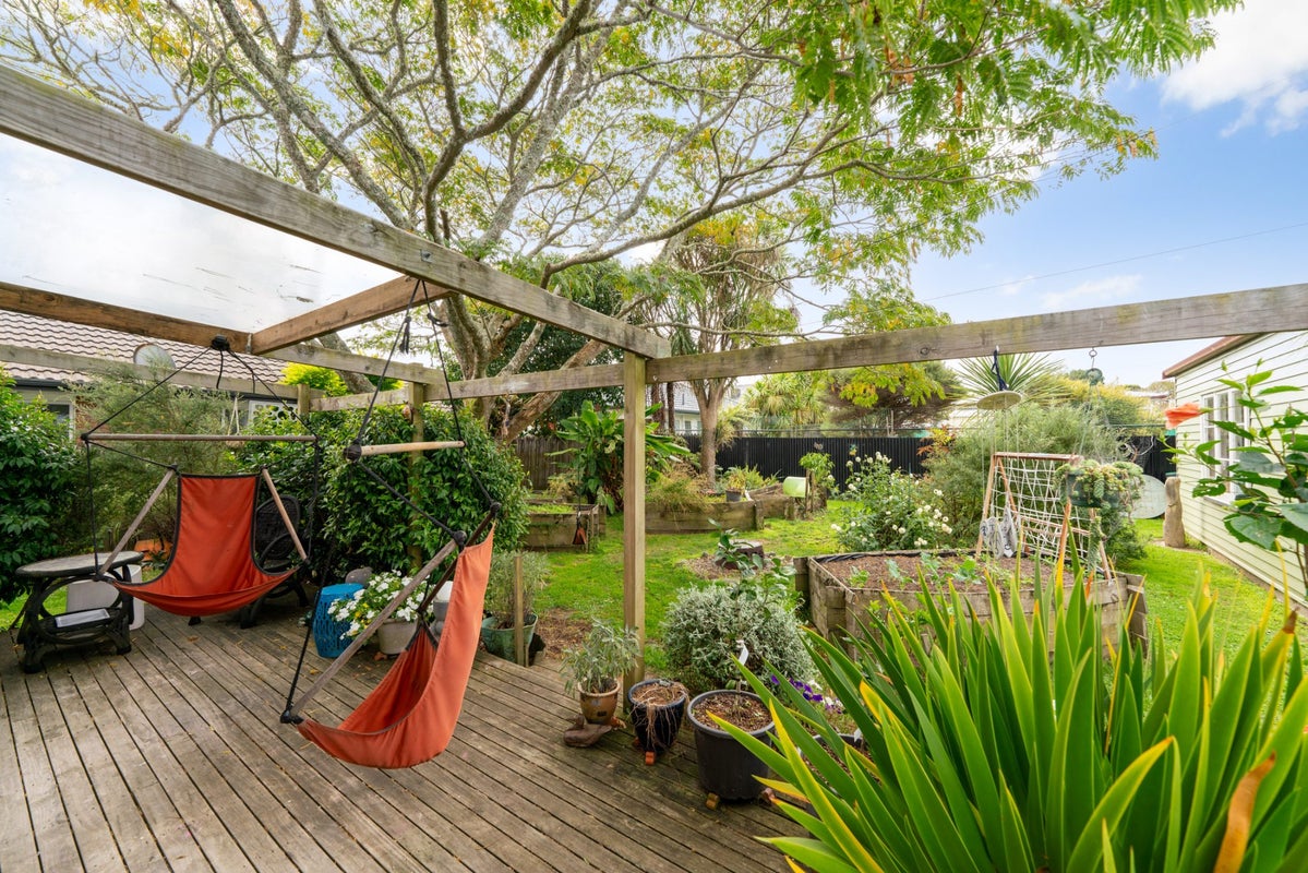 8 Duke Street, Mount Roskill, Auckland - Carousel 2