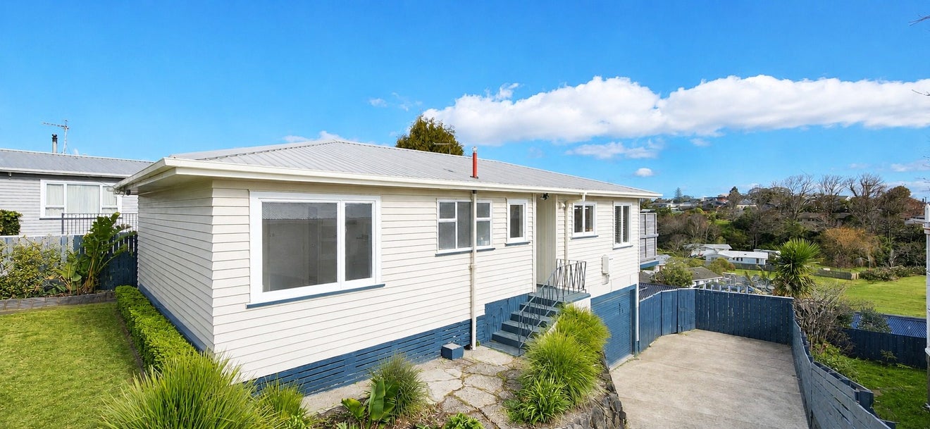 22 Penrith Street, Westown, New Plymouth - Carousel 1