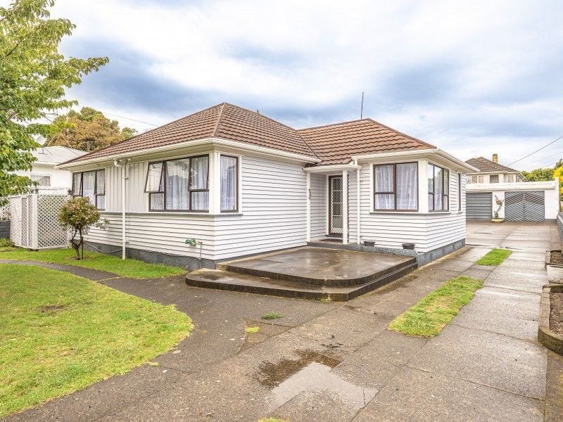 9 Swiss Avenue, Gonville, Whanganui - Carousel 2