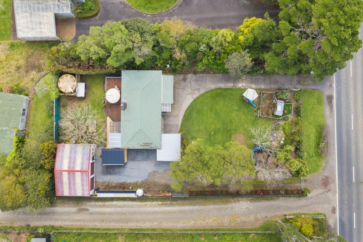 468 Waitakere Road, Henderson - Carousel 21