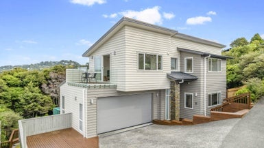 18 McCahon Place, Titirangi, Auckland - Carousel 1