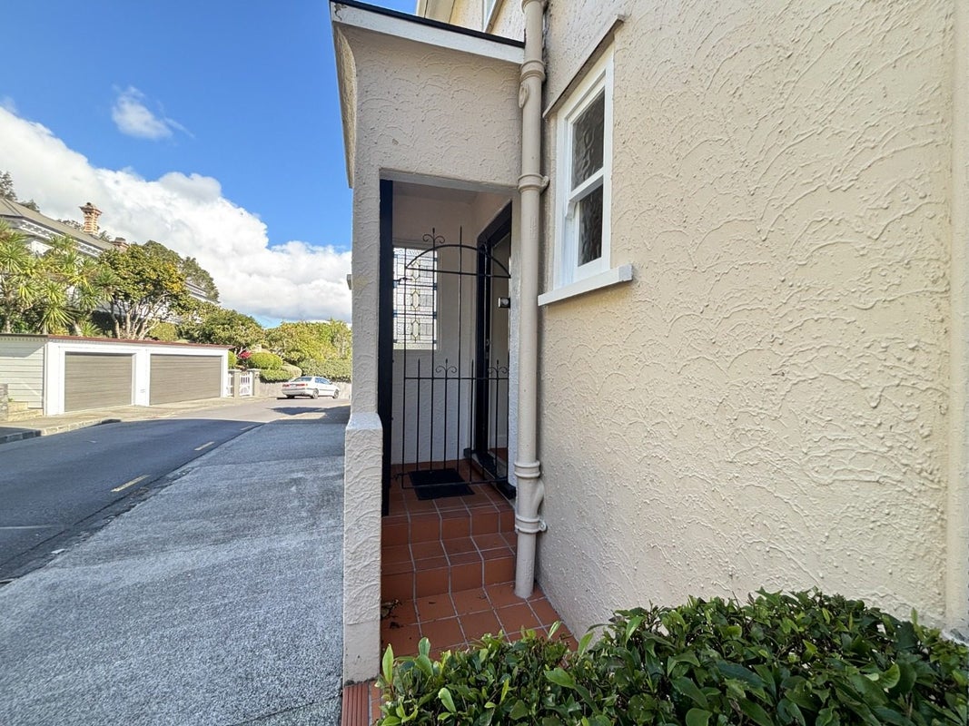 15 Hillside Crescent, Leigh, Leigh - Carousel 2