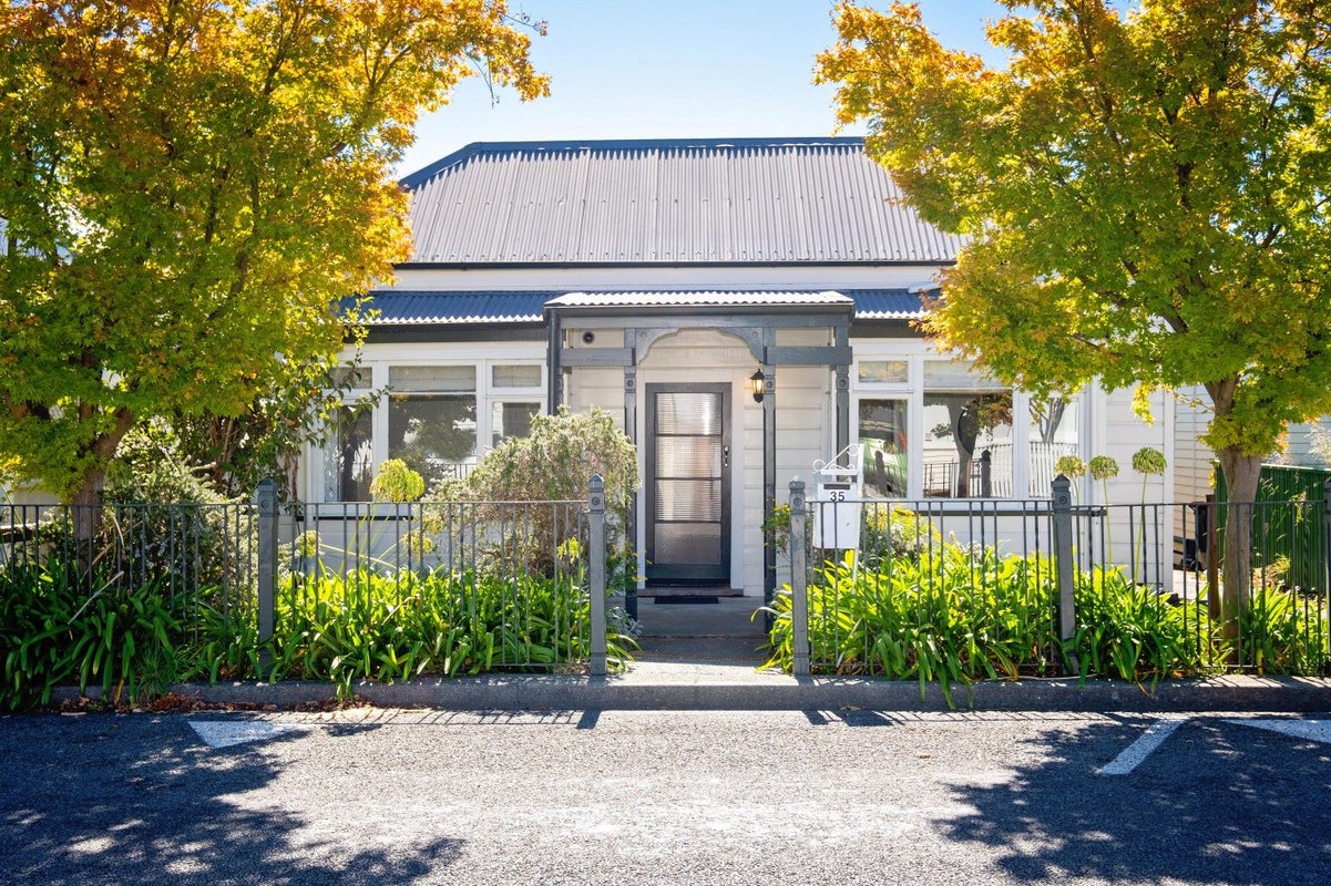 35 Napier Terrace, Hospital Hill, Napier - Carousel 1
