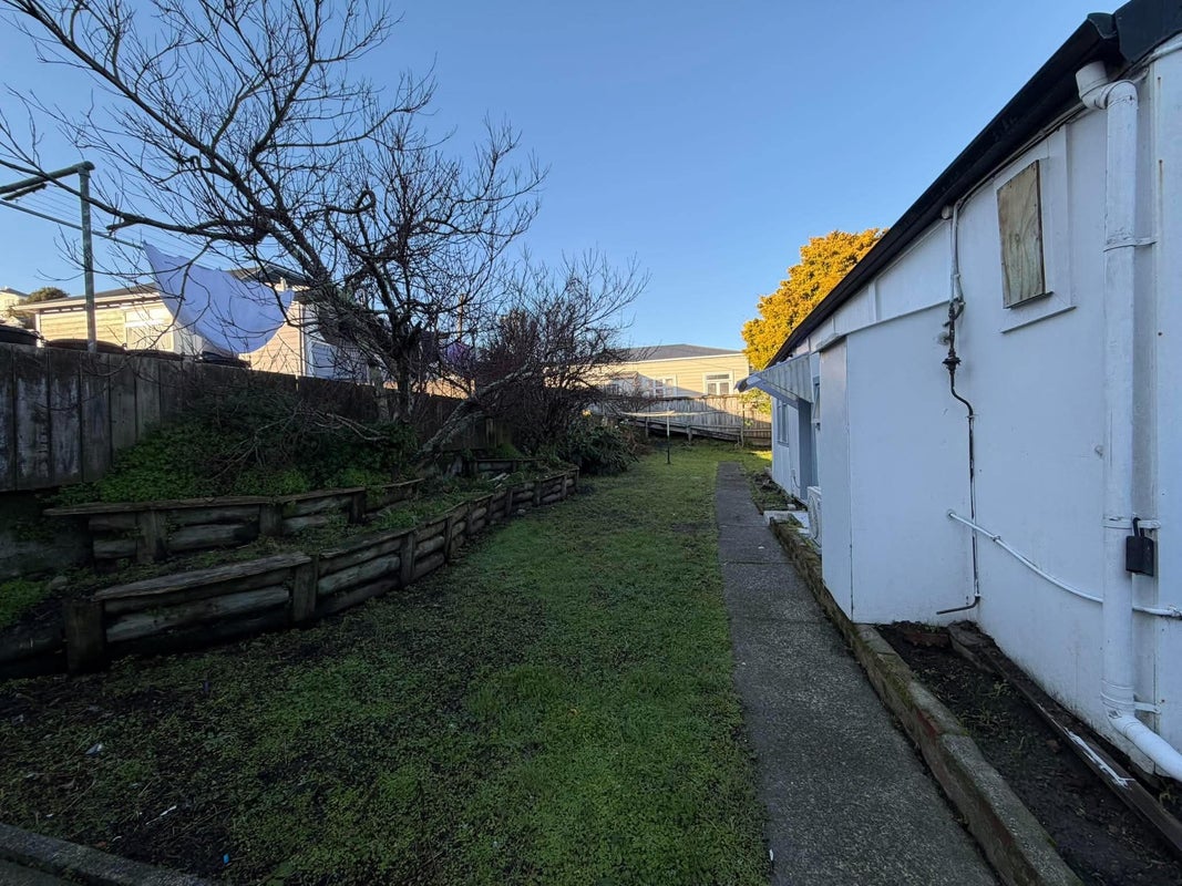 20 Rhodes Street, Newtown, Wellington - Carousel 13
