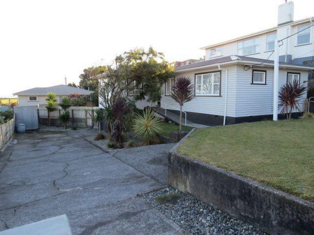 15 Scott Street, Moturoa, New Plymouth - Carousel 1