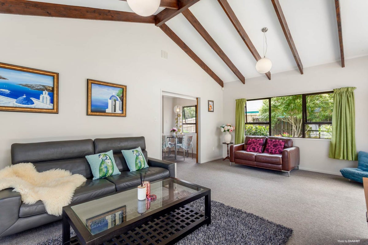1/15 Tetrarch Place, Totara Vale, Auckland - Carousel 2
