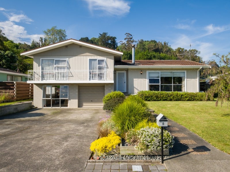 5 Forest Park Lane, Whataupoko, Gisborne - Carousel 1