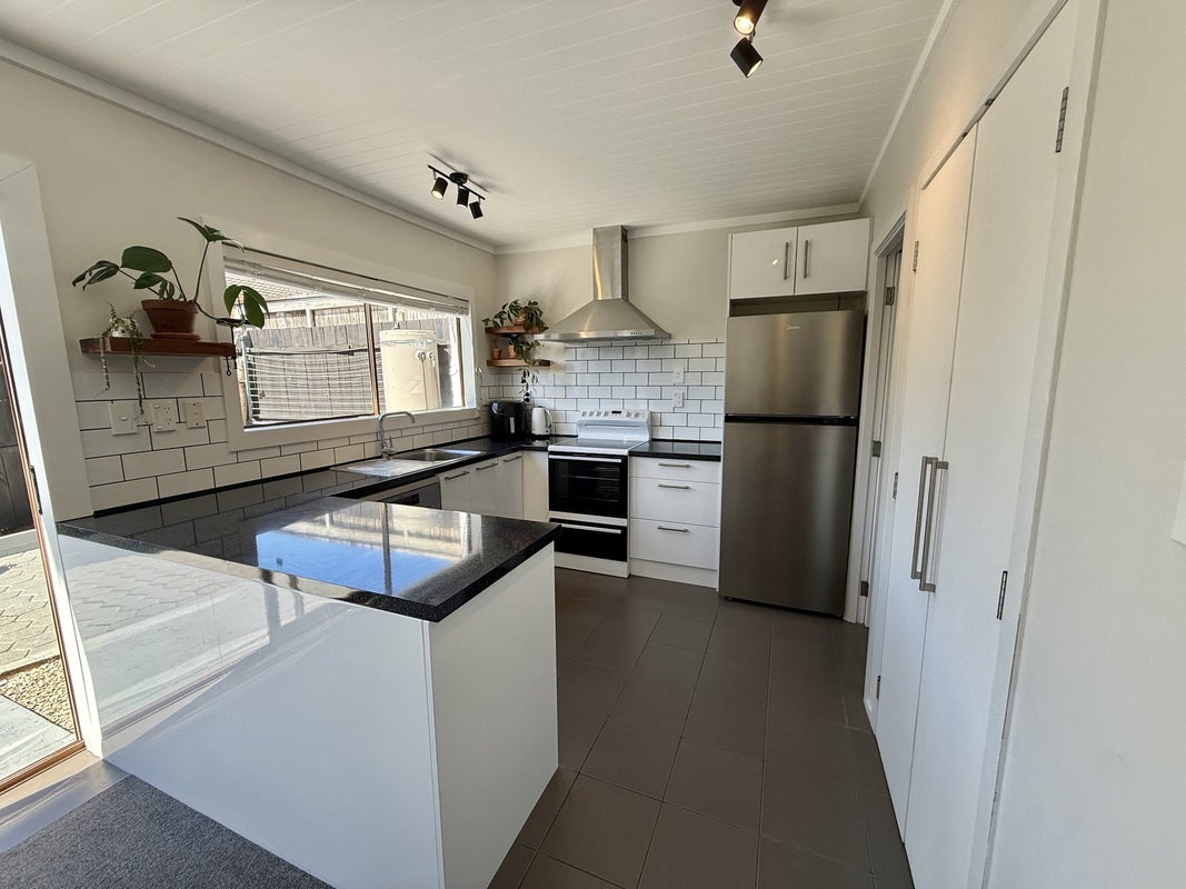 4/8 Wood Street, Papakura, Auckland - Carousel 2