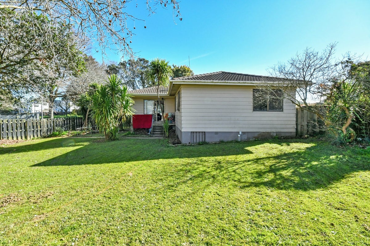 6 Redcrest Avenue, Red Hill, Papakura - Carousel 1