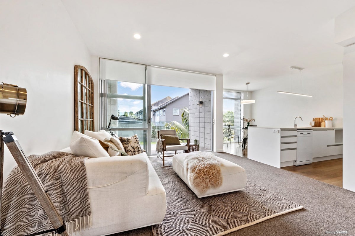 425 Murphys Road, Flat Bush, Auckland - Carousel 1