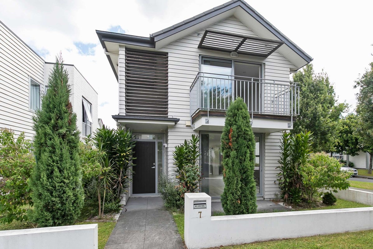 7 Phar Lap Crescent, Takanini, Auckland - Carousel 1