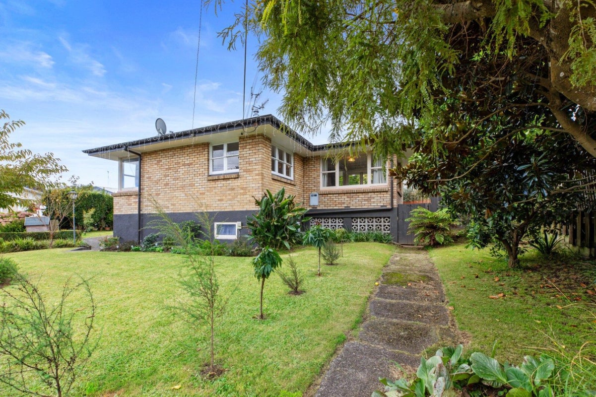 23 Paine Street, Judea, Tauranga - Carousel 1