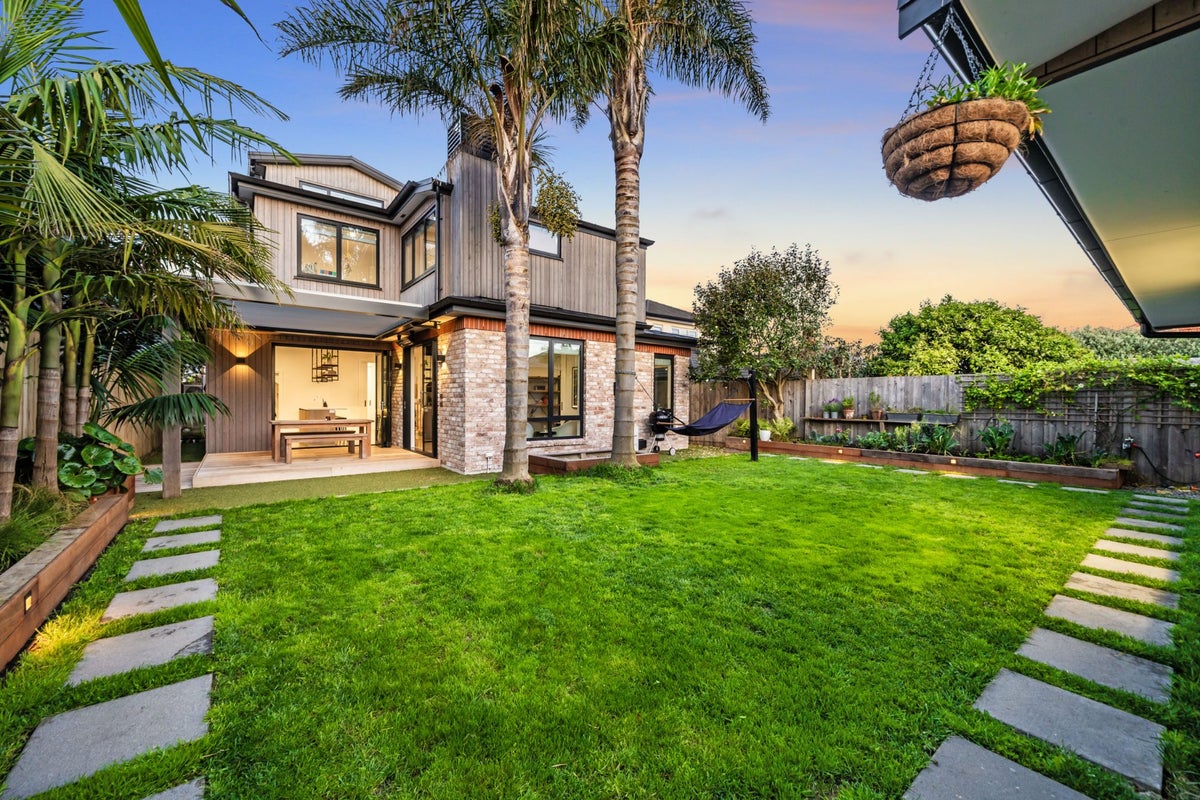 262B Point Chevalier Road, Point Chevalier, Auckland - Carousel 1