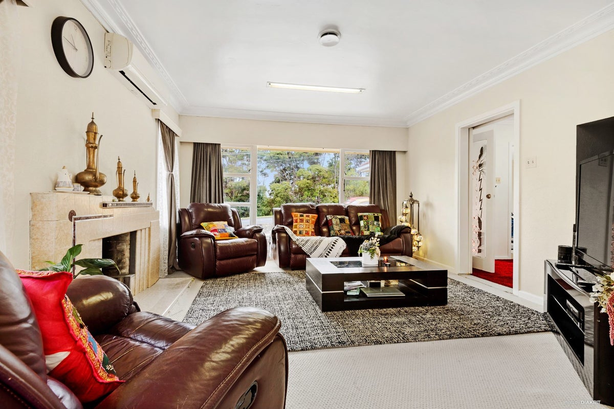 193 Titirangi Road, Titirangi, Auckland - Carousel 2