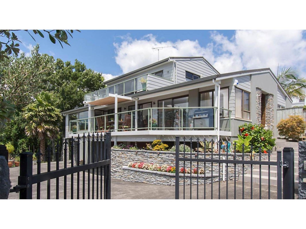 17A Sea View Terrace, Cockle Bay, Auckland - Carousel 1