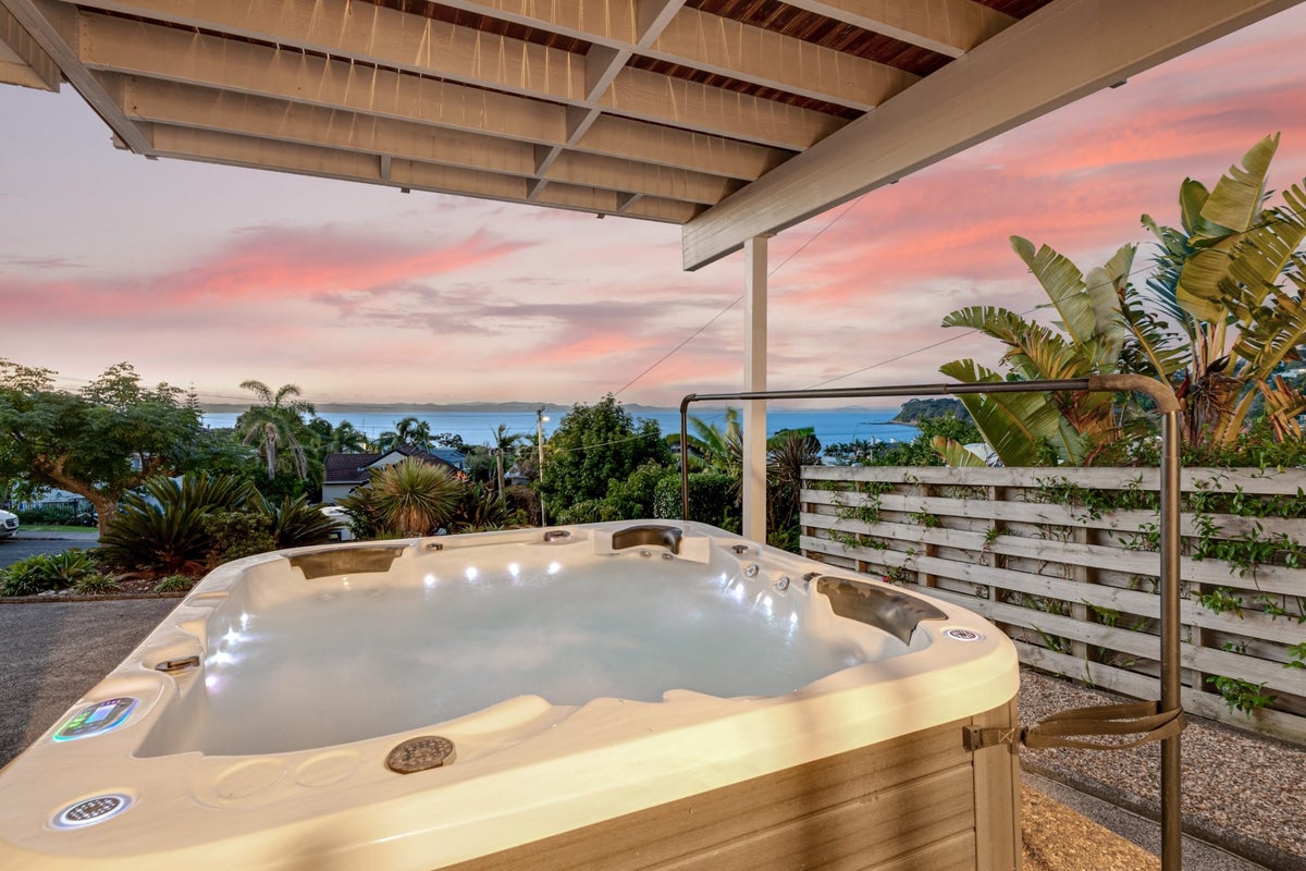 9 De Luen Avenue, Tindalls Beach, Whangaparaoa - Carousel 2