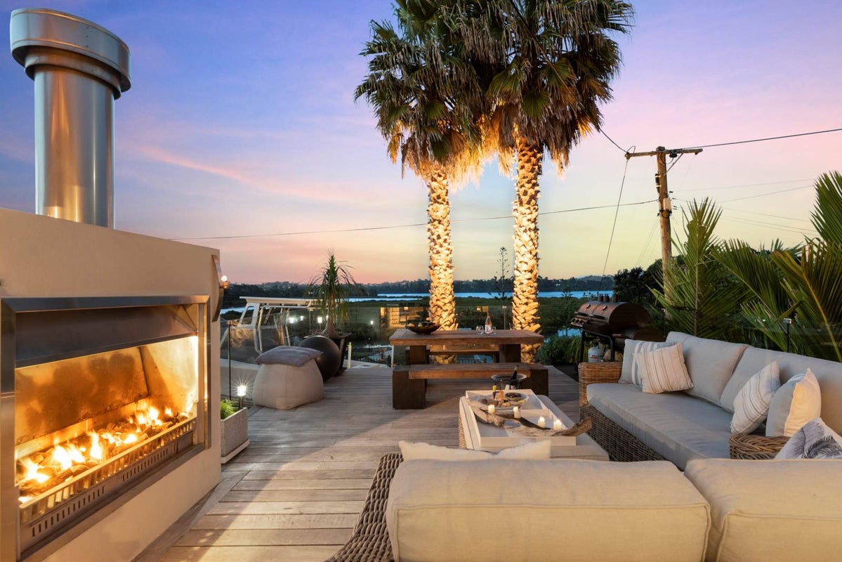 11 The Terrace, Herald Island, Auckland - Carousel 24