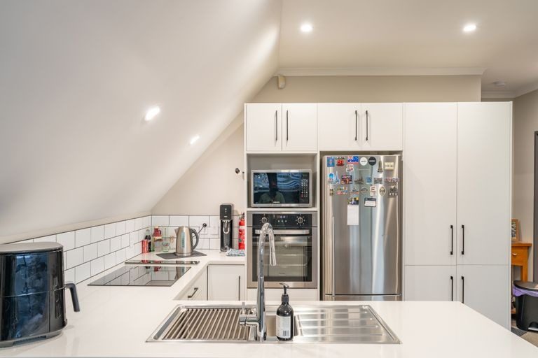 4/19 Edgecumbe Street, Whitiora, Hamilton - Carousel 1