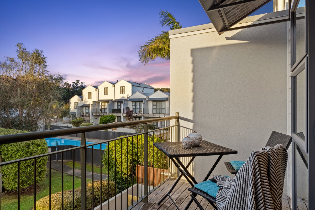 18/5 Carolina Place, Albany, Auckland - Carousel 2