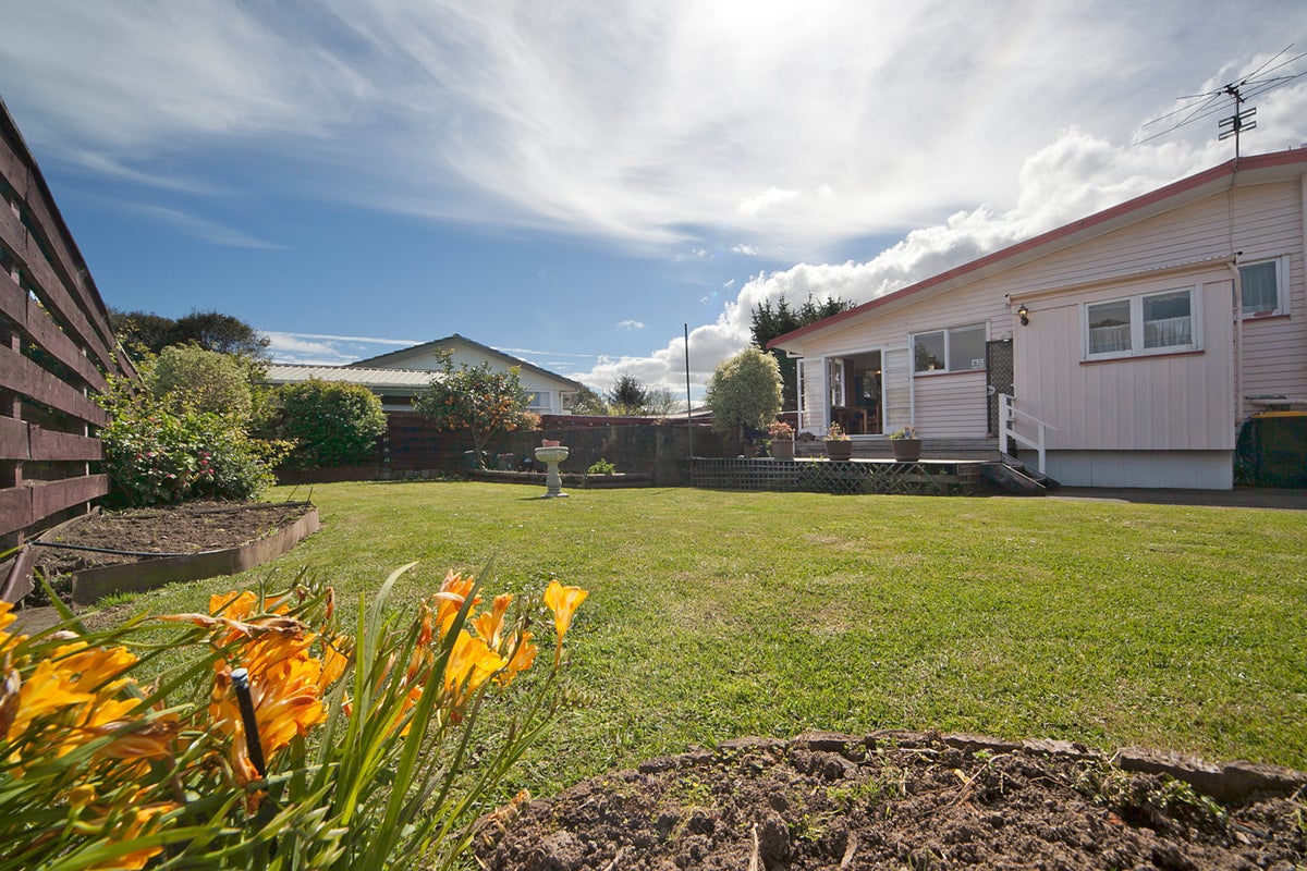 4 Maynard Place, Mangere Bridge, Auckland - Carousel 2