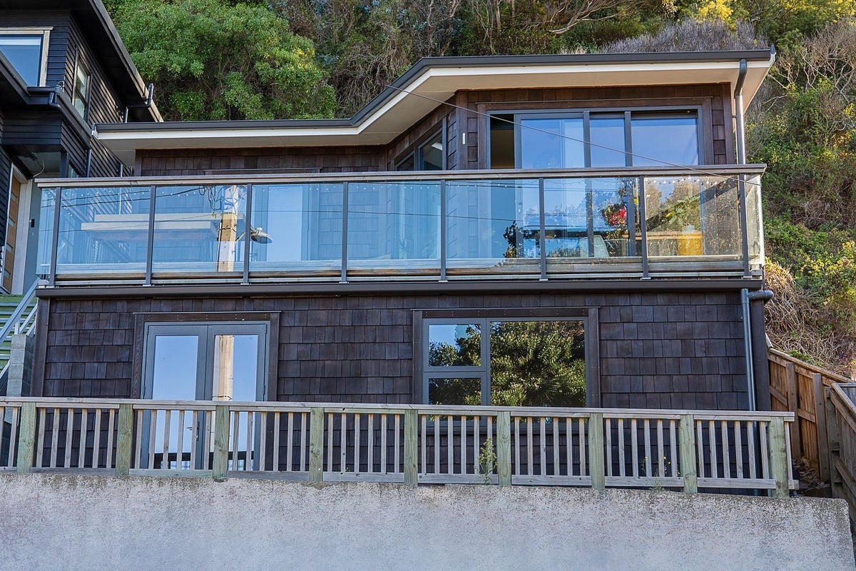 274 Queens Drive, Lyall Bay, Wellington - Carousel 2