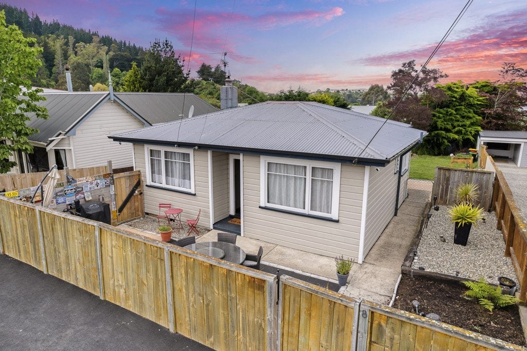 8 Constant Street, Sawyers Bay, Port Chalmers - Carousel 1
