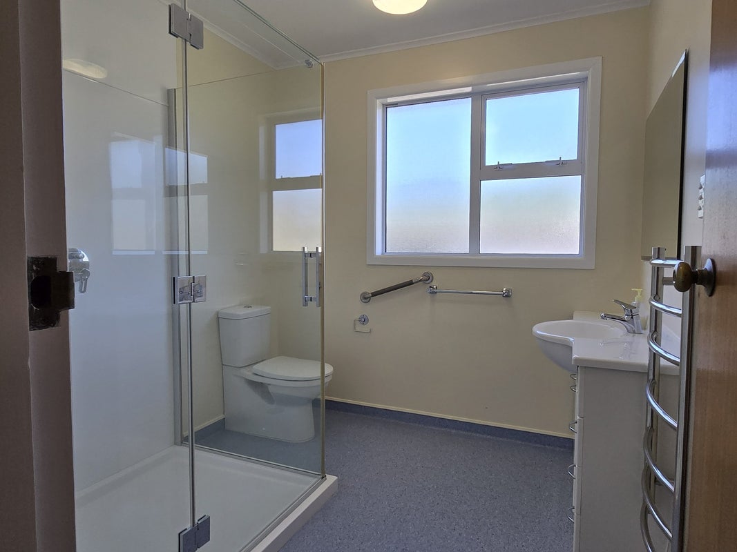 4 Westview Grove, Miramar, Wellington - Carousel 12