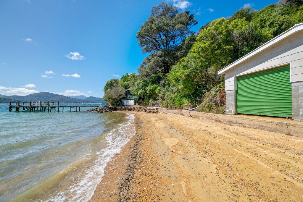2789 Queen Charlotte Drive, Whenuanui Bay - Carousel 2