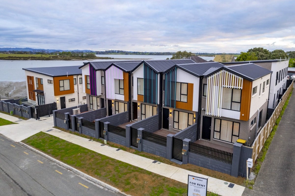 21 Hazards Road, Weymouth, Auckland - Carousel 2