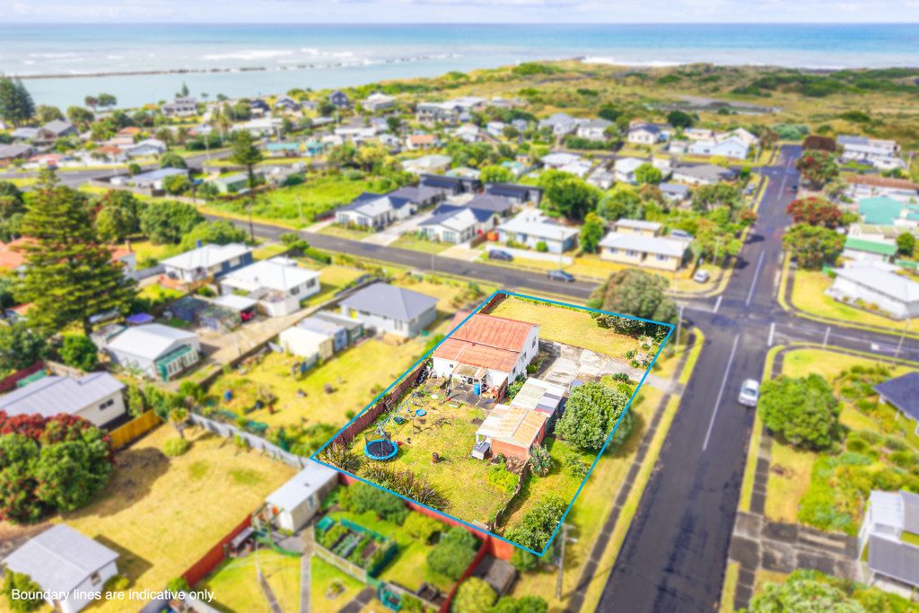 16 Egmont Street, Castlecliff, Whanganui - Carousel 2