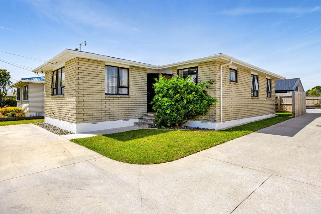 20 Turakina Street, Merrilands, New Plymouth - Carousel 1