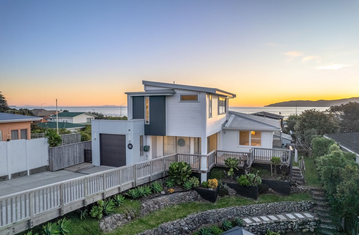 86 Seaview Road, Paraparaumu Beach, Paraparaumu - Carousel 1