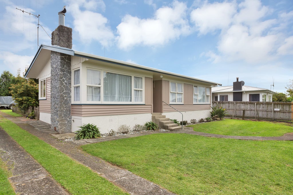 27 Otuhiwai Crescent, Tikipunga, Whangarei - Carousel 1