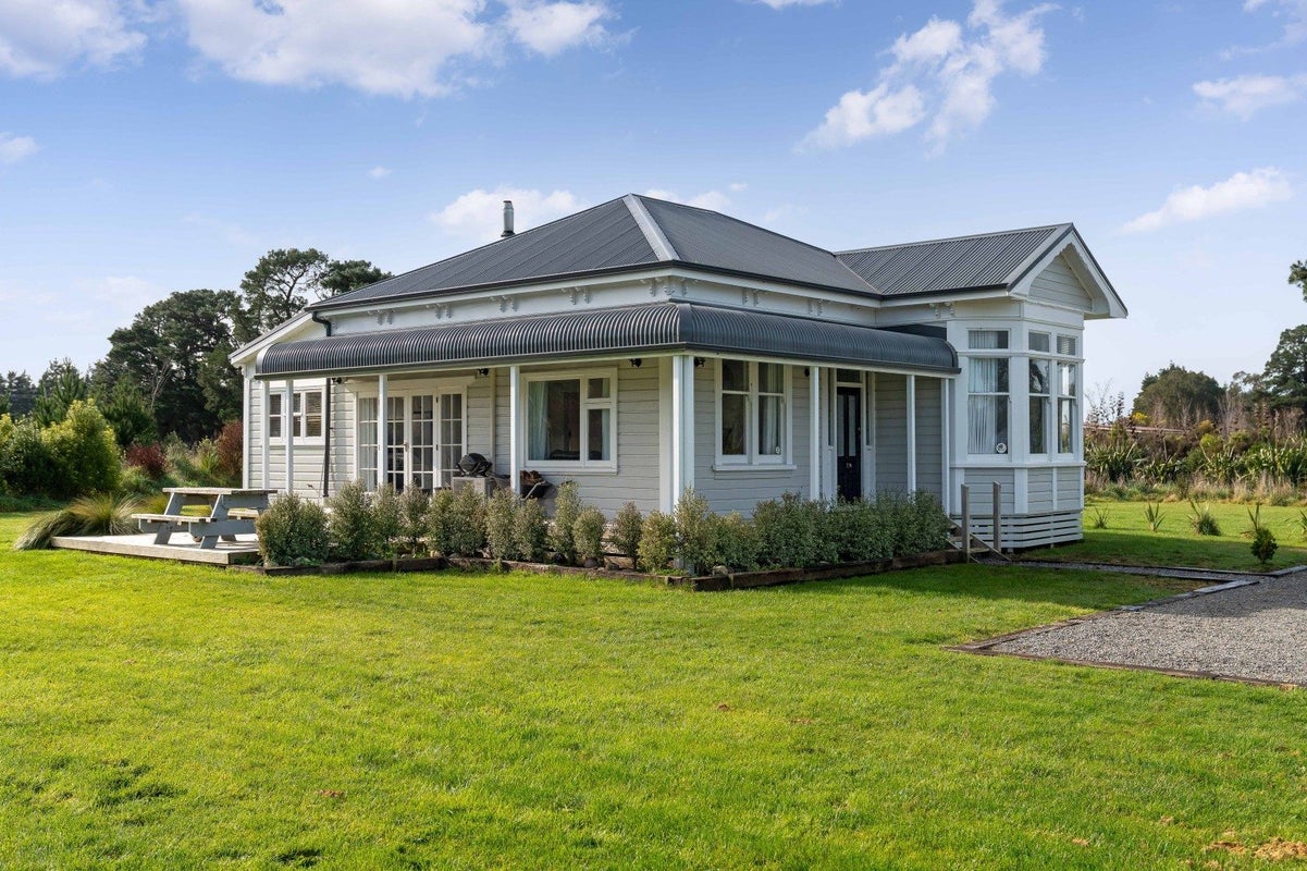 194 State Highway 53, South Featherston - Carousel 2