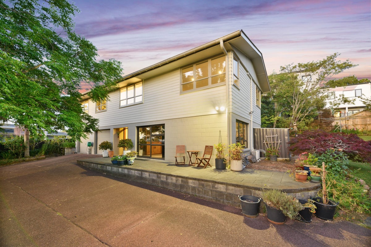 14 Edgewood Way, Henderson, Auckland - Carousel 2