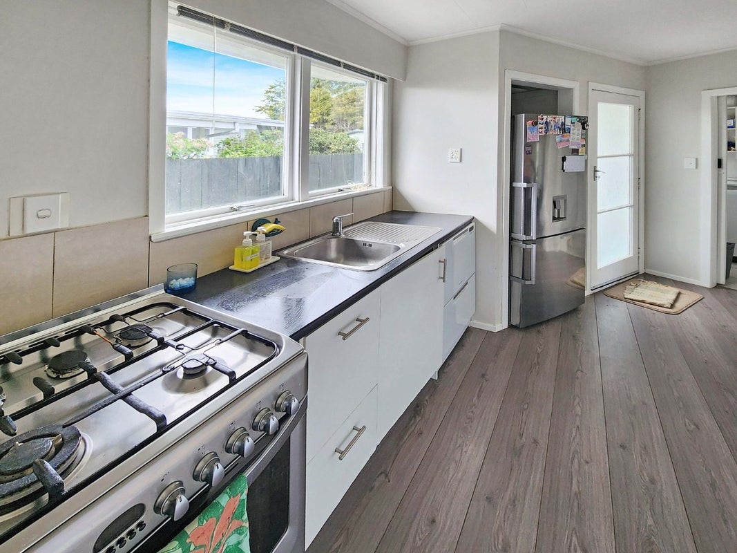 54 Parkway, Wainuiomata, Lower Hutt - Carousel 2
