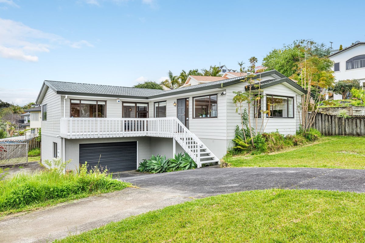 8 Rubens Lane, West Harbour, Auckland - Carousel 1