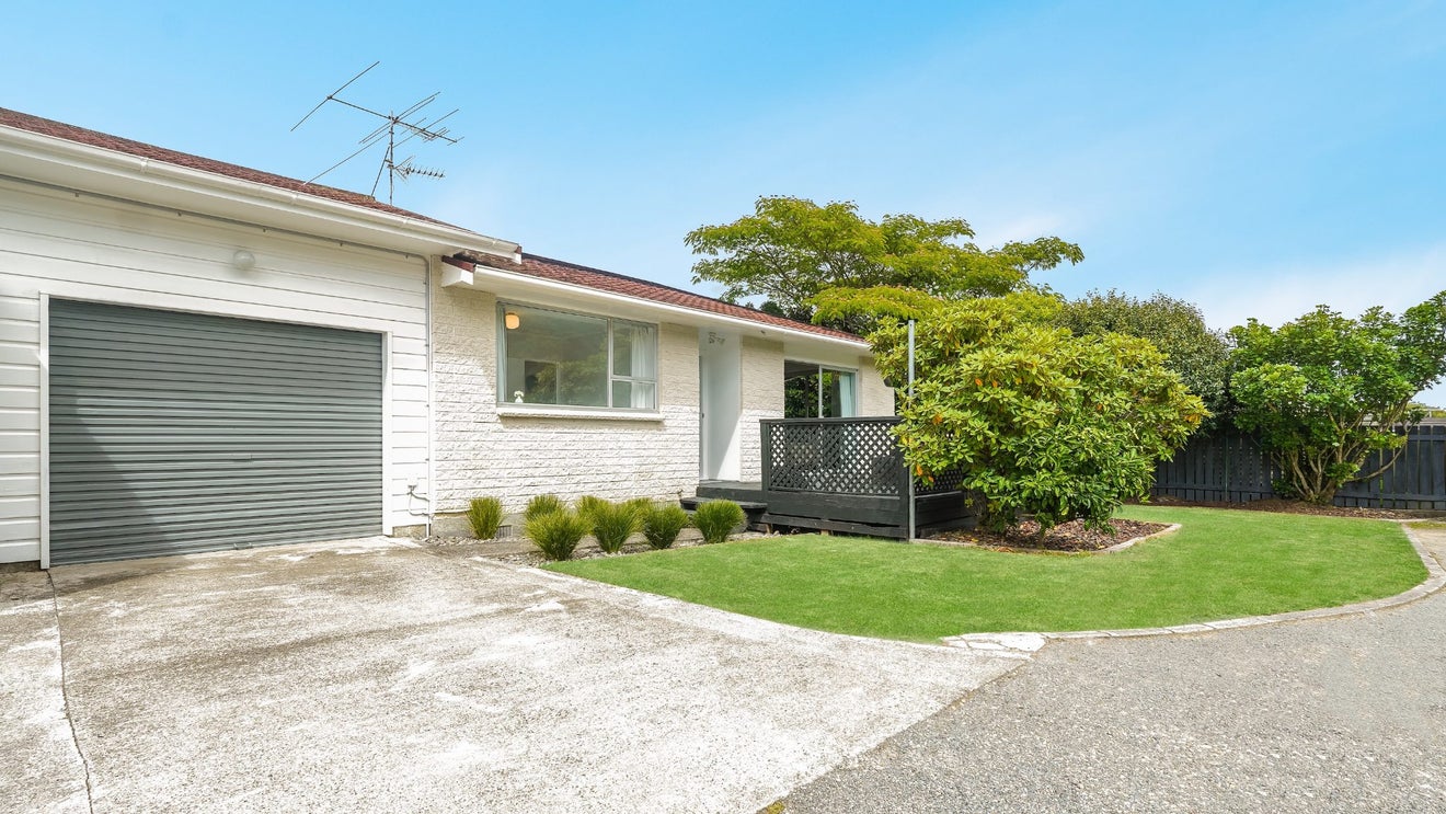 1/10 Denver Grove, Totara Park, Upper Hutt - Carousel 2