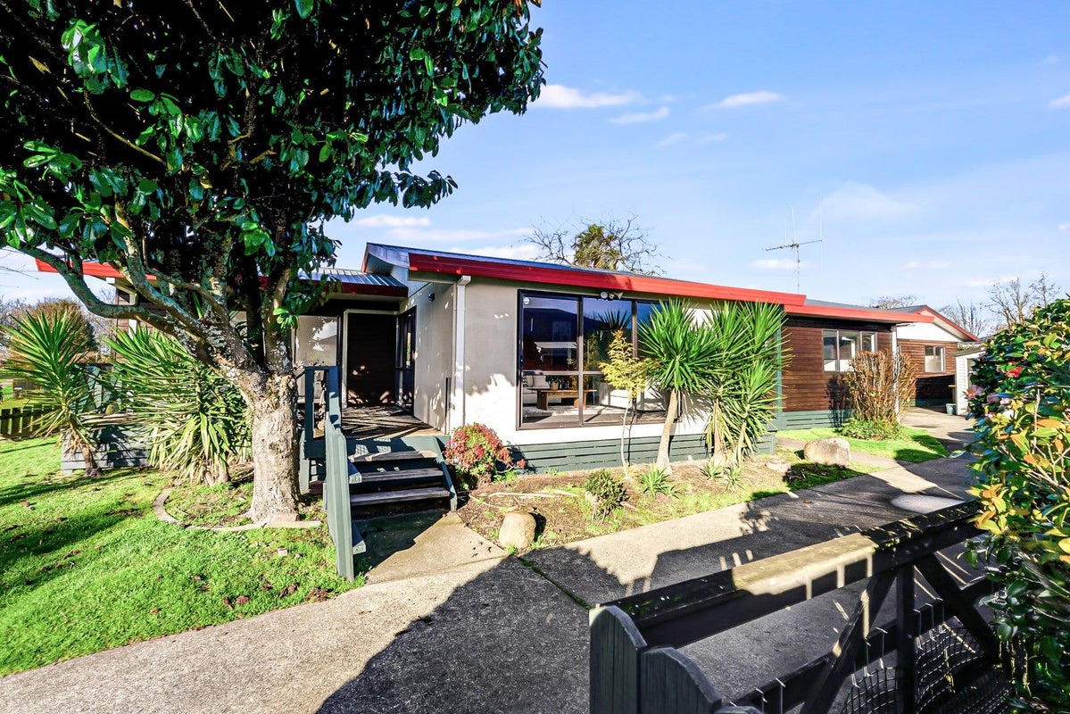 10 Commodore Avenue, Flagstaff, Hamilton - Carousel 2