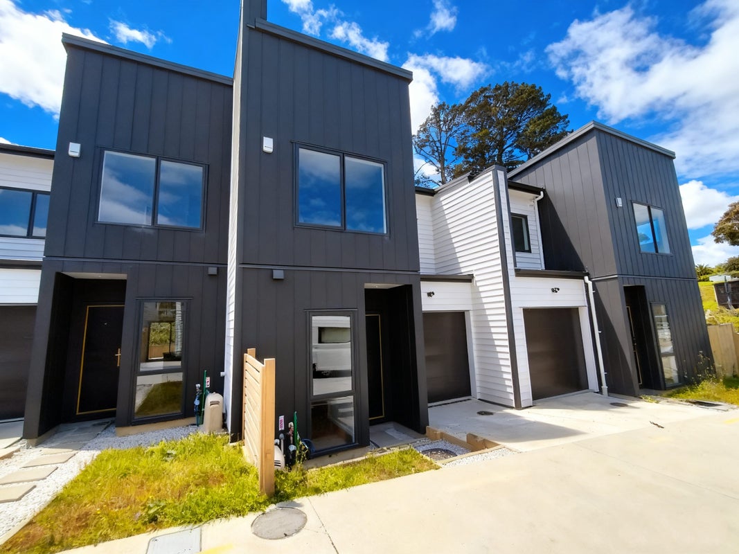8 Korokio Lane, Henderson, Auckland - Carousel 2