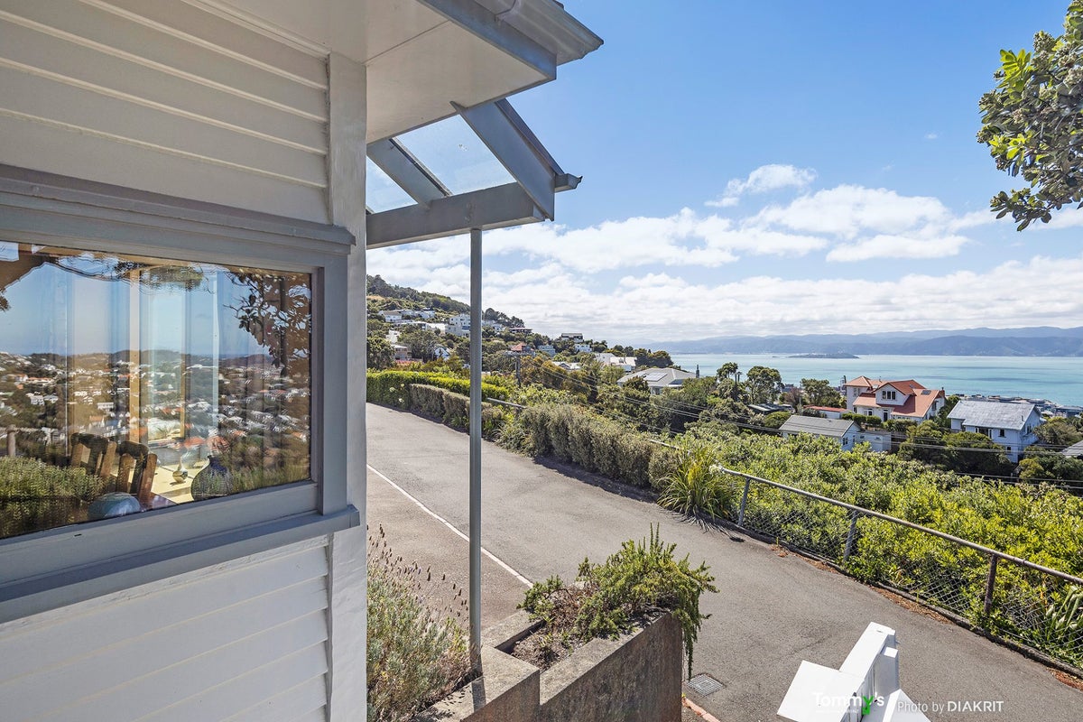 26 Harbour View Road, Northland, Wellington - Carousel 2