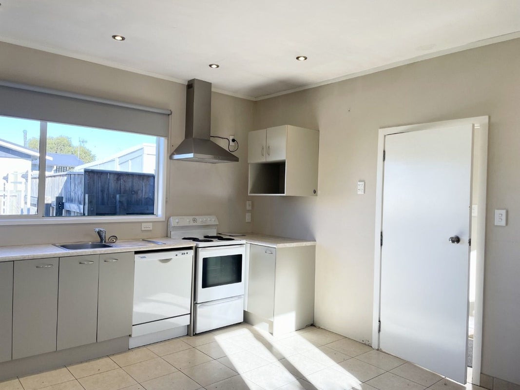 920 Dufferin Street, Akina, Hastings - Carousel 2