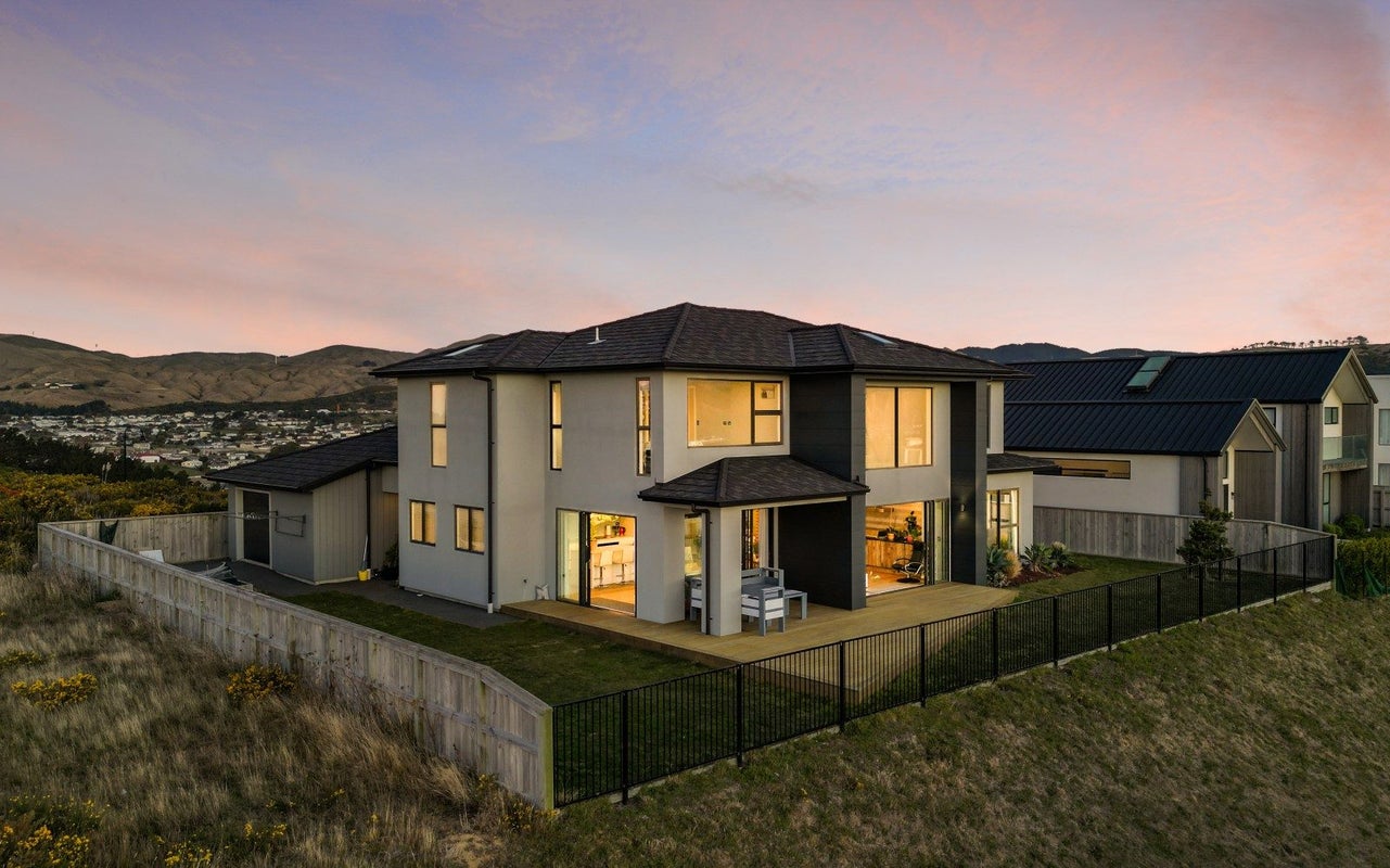 4 Rotorua Grove, Aotea, Porirua - Carousel 1
