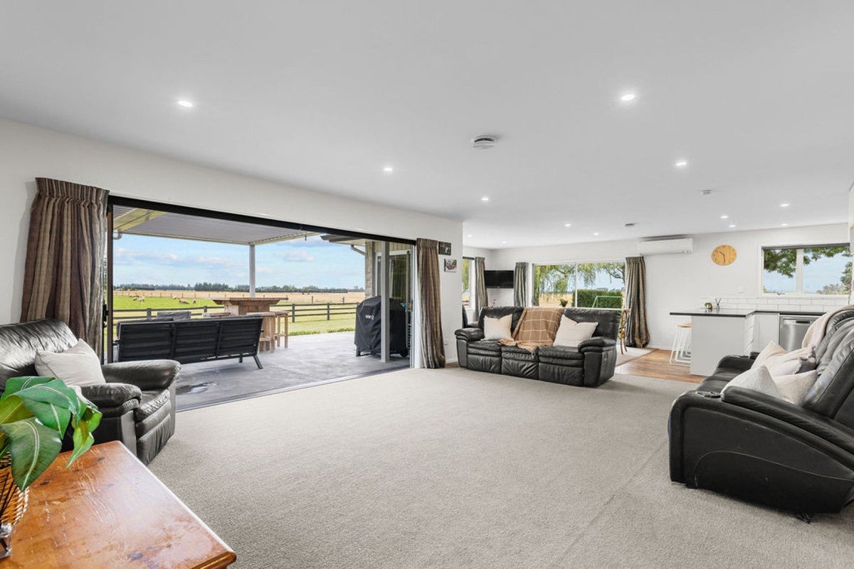 206 Cochranes Road, Elgin, Ashburton - Carousel 2