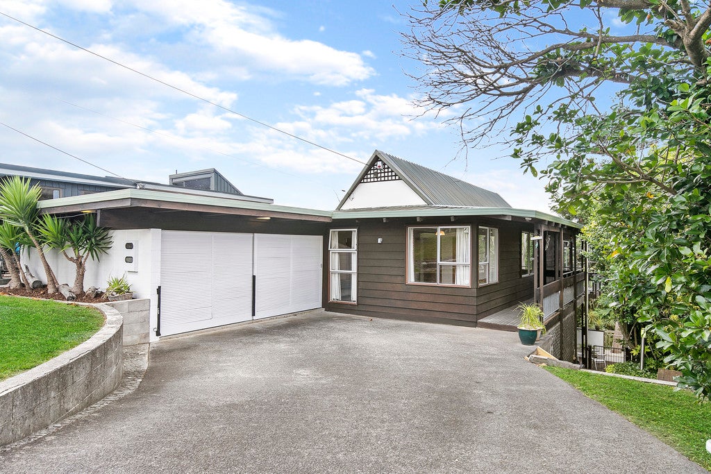 212 Golf Road, Titirangi, Auckland - Carousel 1